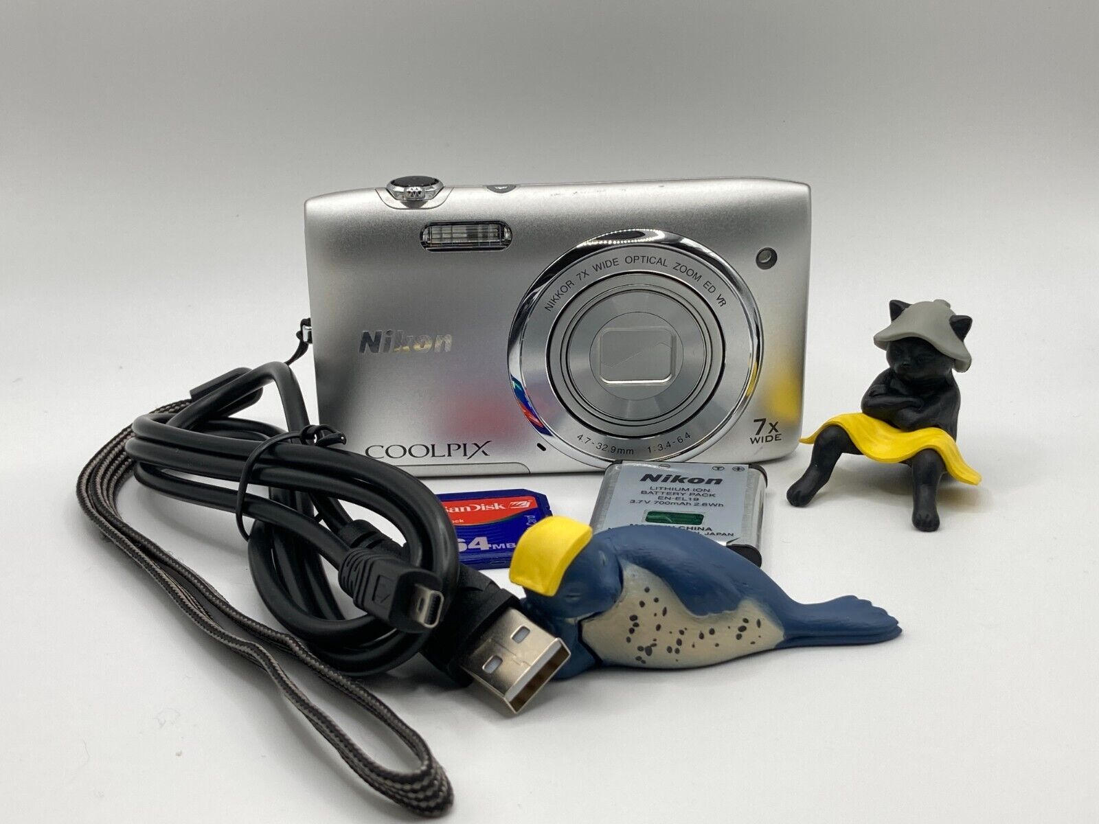 Nikon COOLPIX S3500 20.1MP Digital Camera -Silver from japan Nikon COOLPIX S3500 20.1MP Digital Camera -Silver from japan