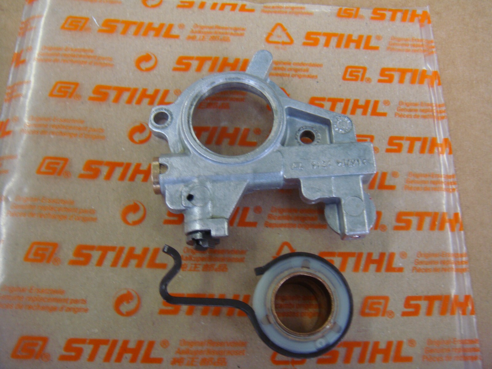 GENUINE STIHL MS341 MS361 MS362 MS362C MS400C CHAINSAW OIL PUMP