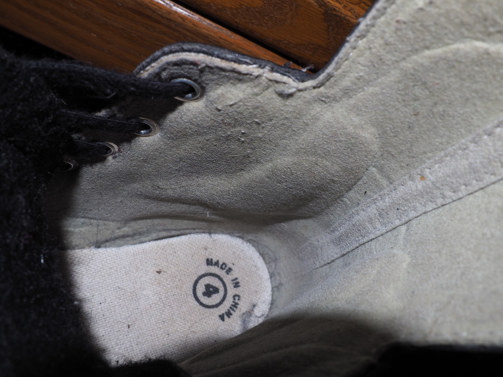 CCM 101 RAPIDE  BLACK & WHITE BOYS HOCKEY ICE SKATES SIZE 4 YOUTH