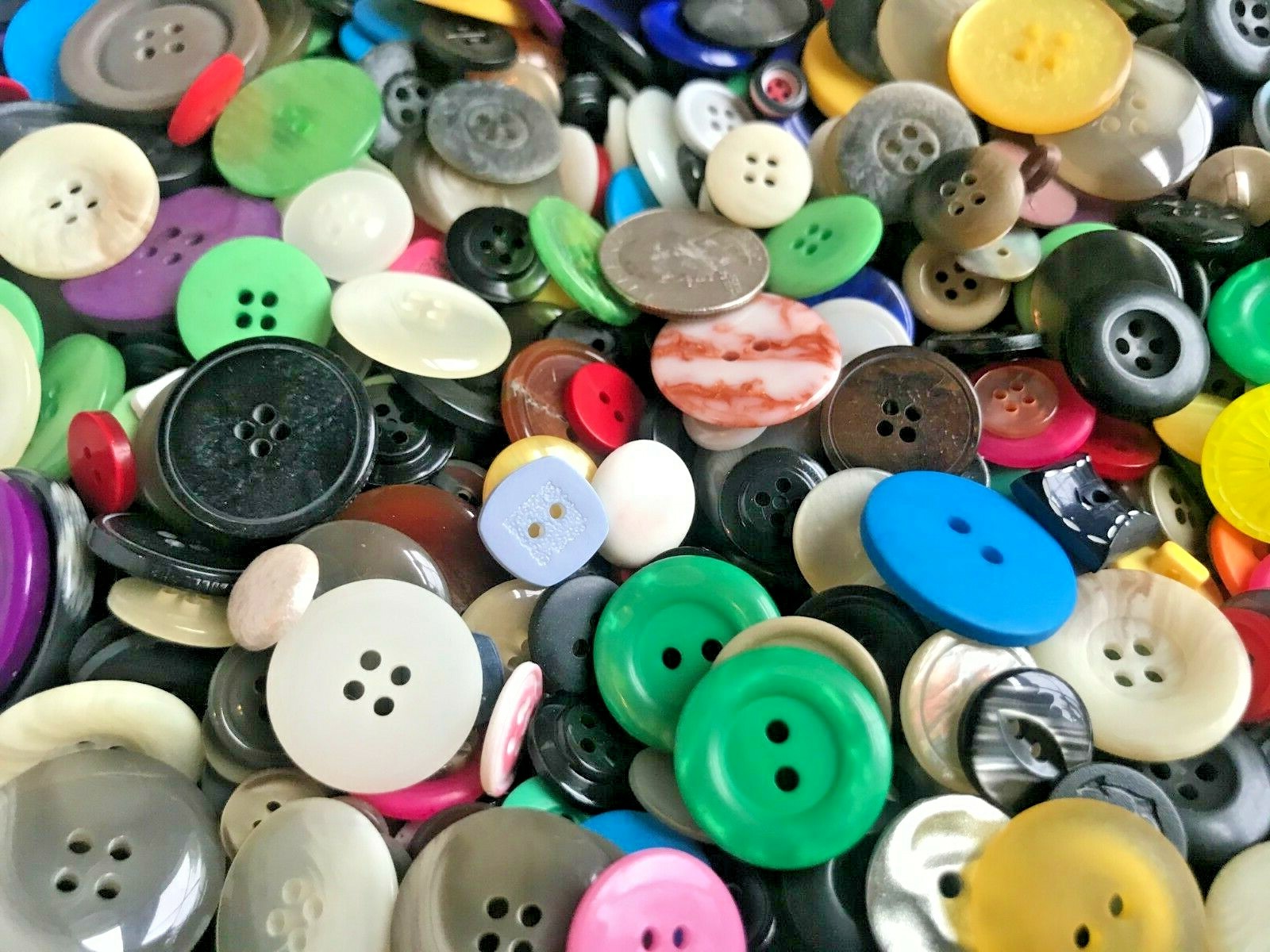 1 Pound of Buttons mixed color assortment mixed sizes 1/4  to 1 inch-bulk # 1 LB