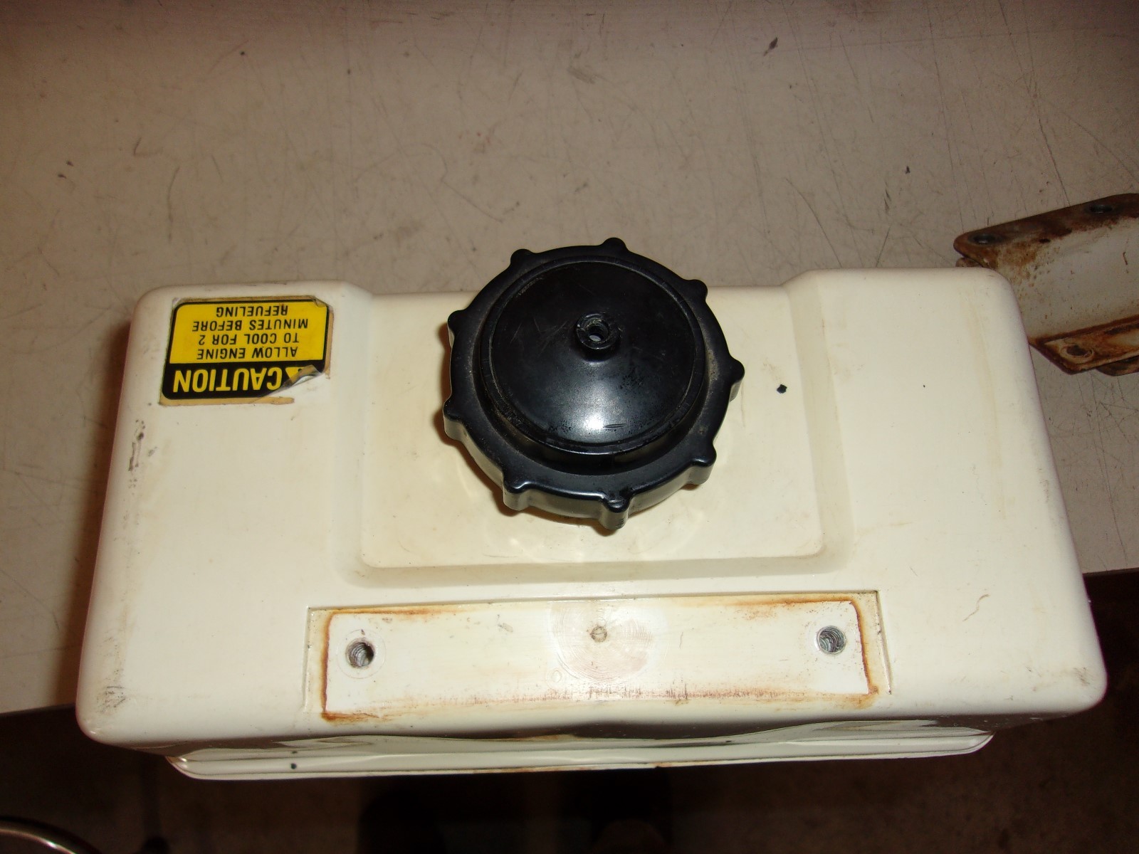 Simplicity 860E fuel tank with brackets and shut off