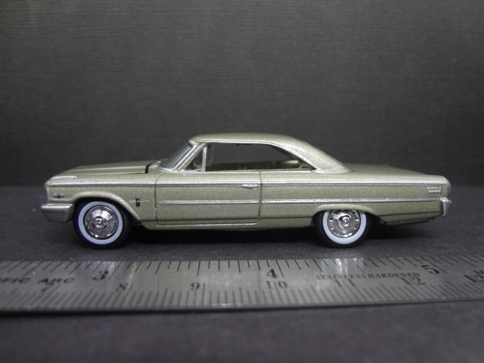 Johnny Lightning 1963 Ford Galaxie 500 champagne - Loose 1:64 Johnny Lightning 1963 Ford Galaxie 500 champagne - Loose 1:64