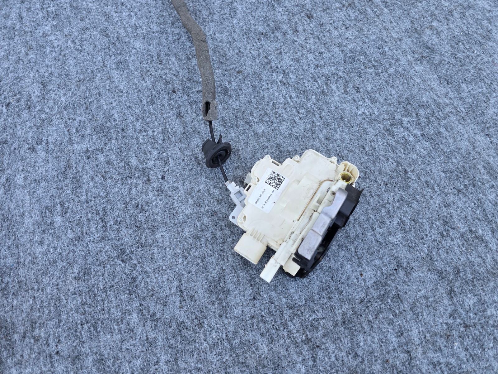 LEFT FRONT DOOR LATCH LOCK ASSEMBLY OEM 96K 12-18 AUDI A4 A5 S4 S5 RS5