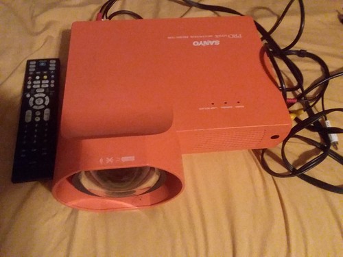 Sanyo PLC-XE40 Short Throw LCD Projector 1500 ANSI w/ Remote, Power, and AV Cord