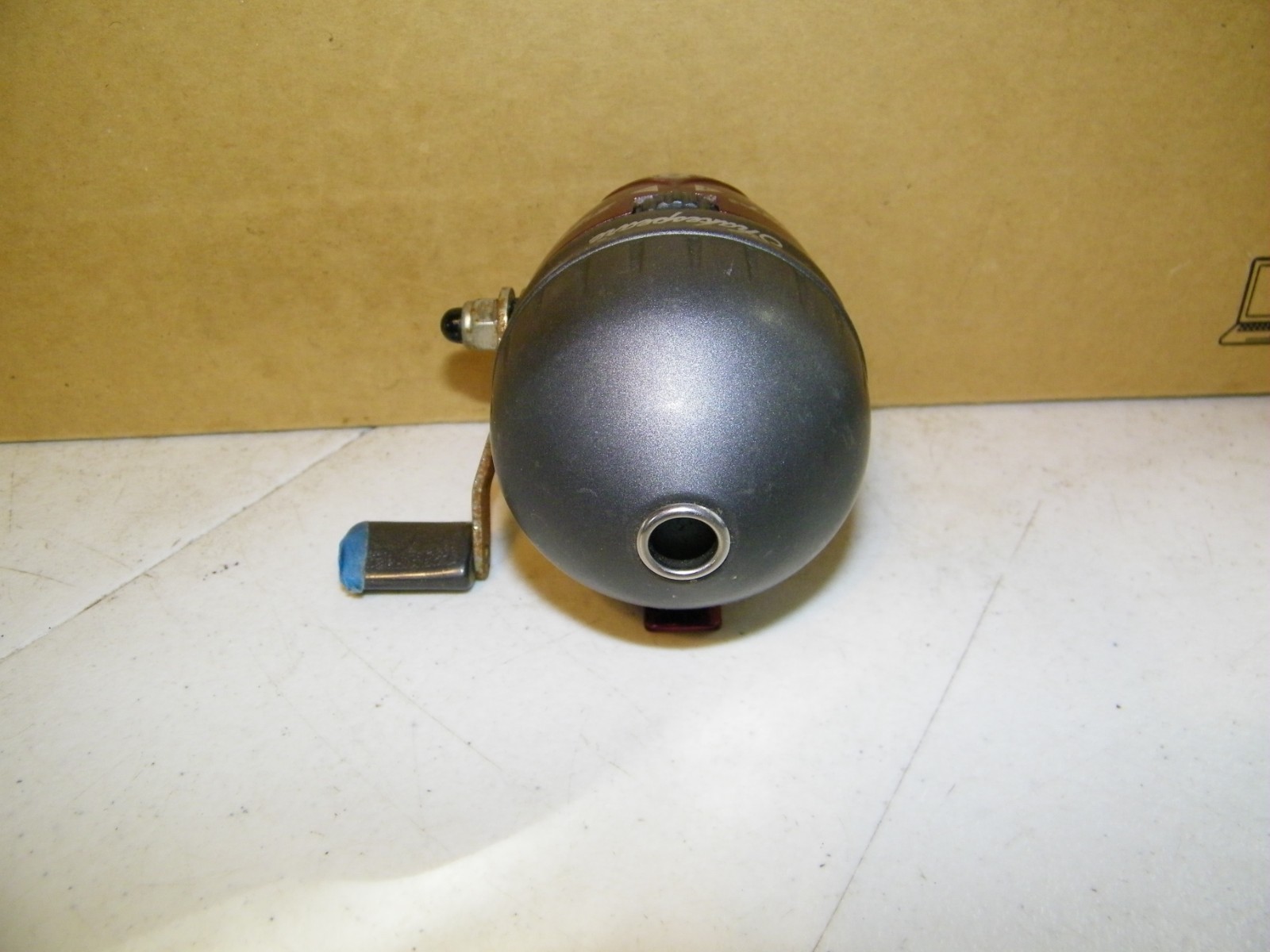 Shakespeare Red EzCast8 Bait Casting Reel Pre-owned