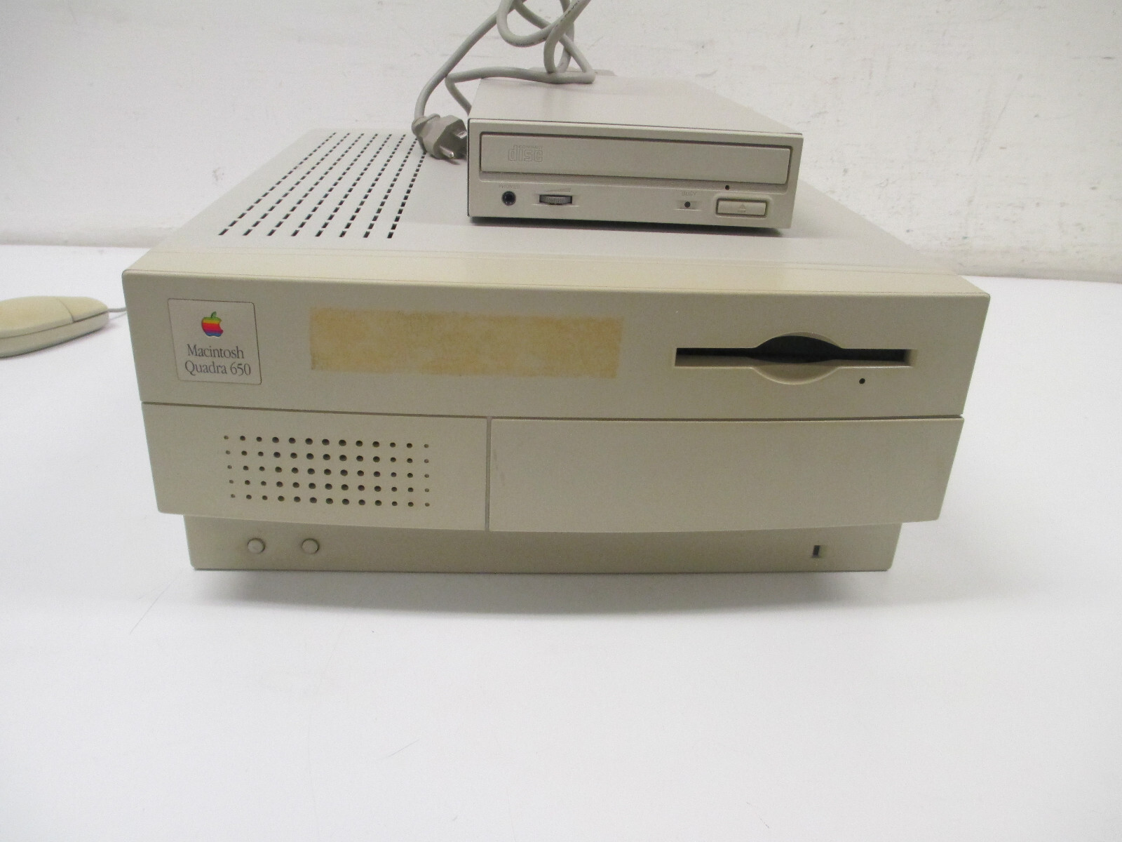 Vintage Apple Macintosh Quadra 650 Model M2118 w desktop bus mouse