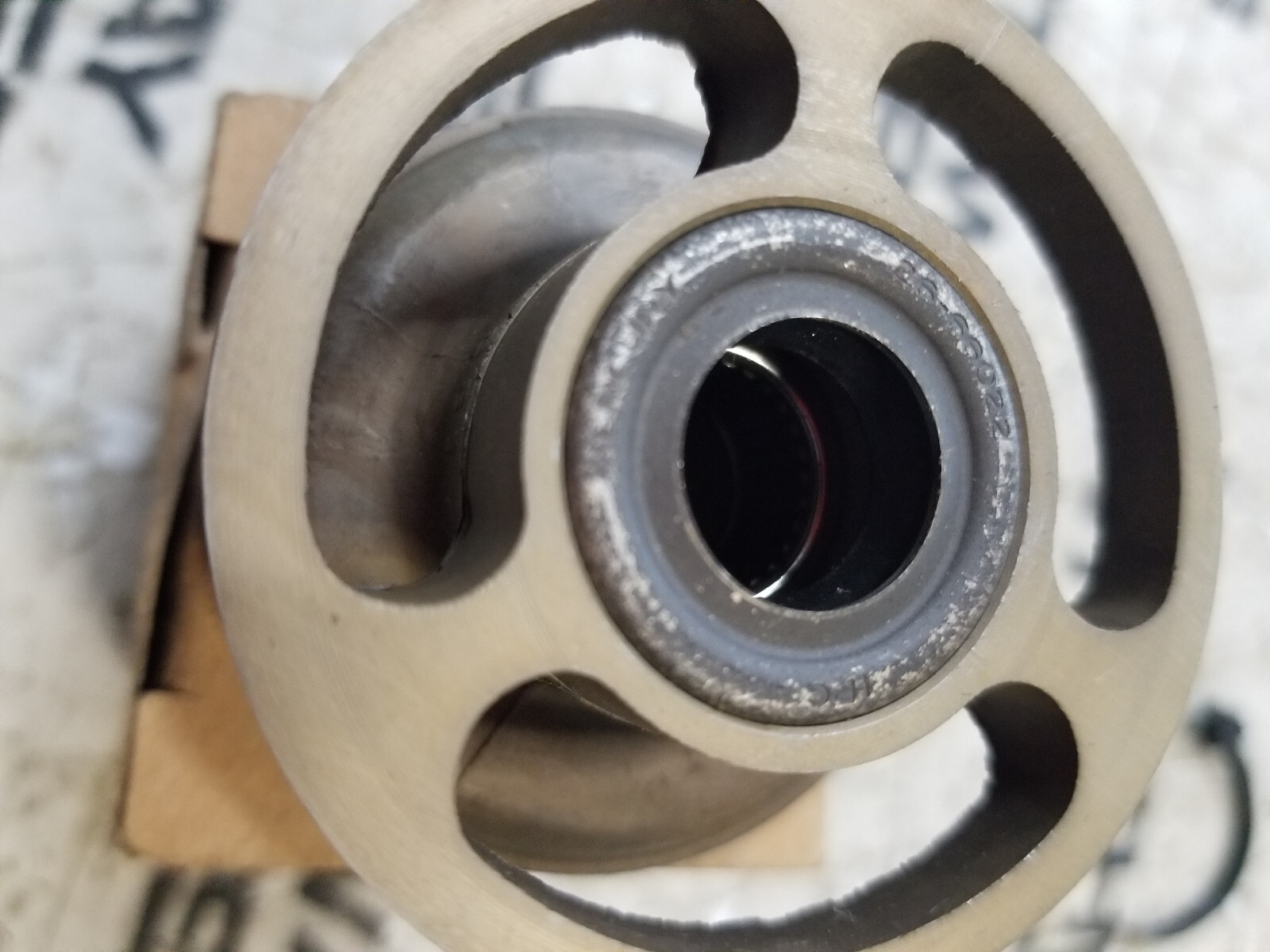 Genuine Mercury Quicksilver 63317A3 Bearing Carrier - Picture 3 of 3