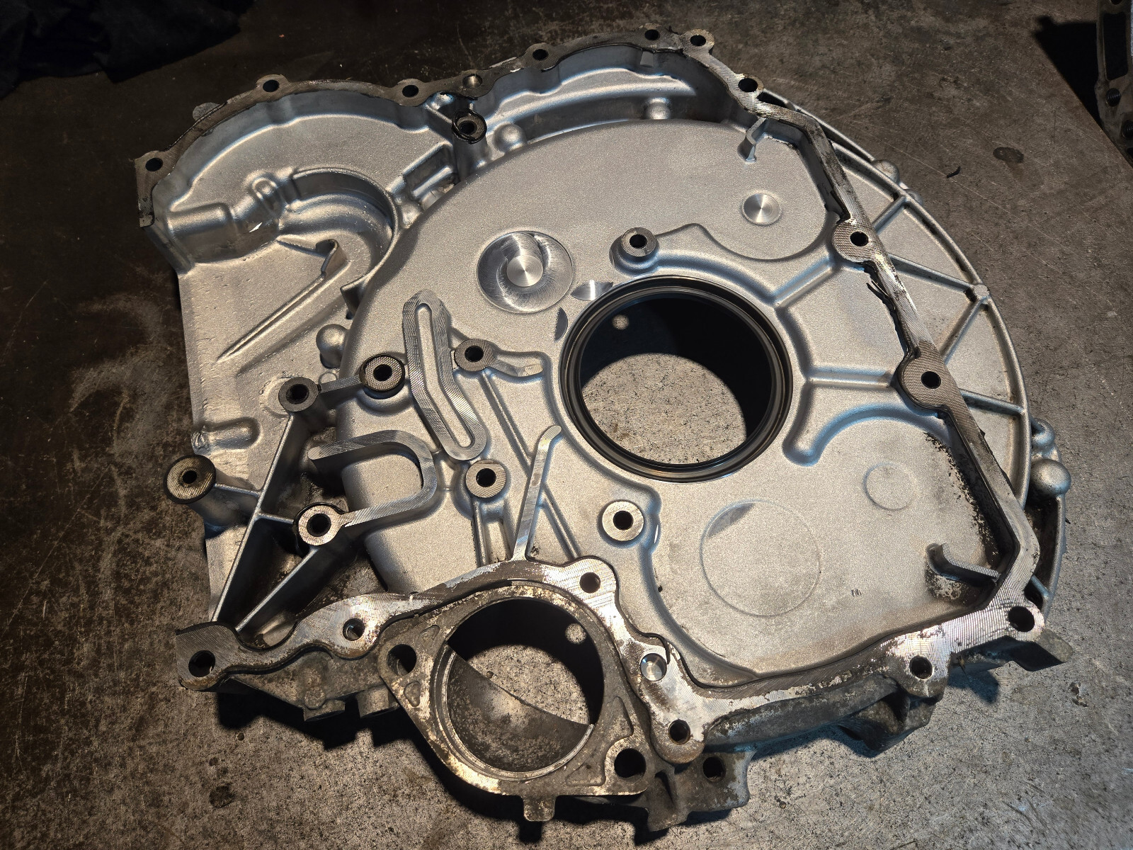 Mercedes-Benz OM651 control housing cover A6510150602 A6510150802 - Picture 6 of 10