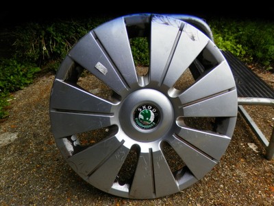 Skoda Fabia 2006 wheel trim / hub-cap in fair/poor condition. Please. Ebay .co.uk