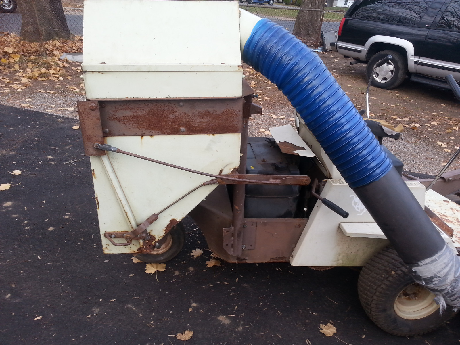 GRASSHOPPER MOWER with Leaf/Grass VACUUM