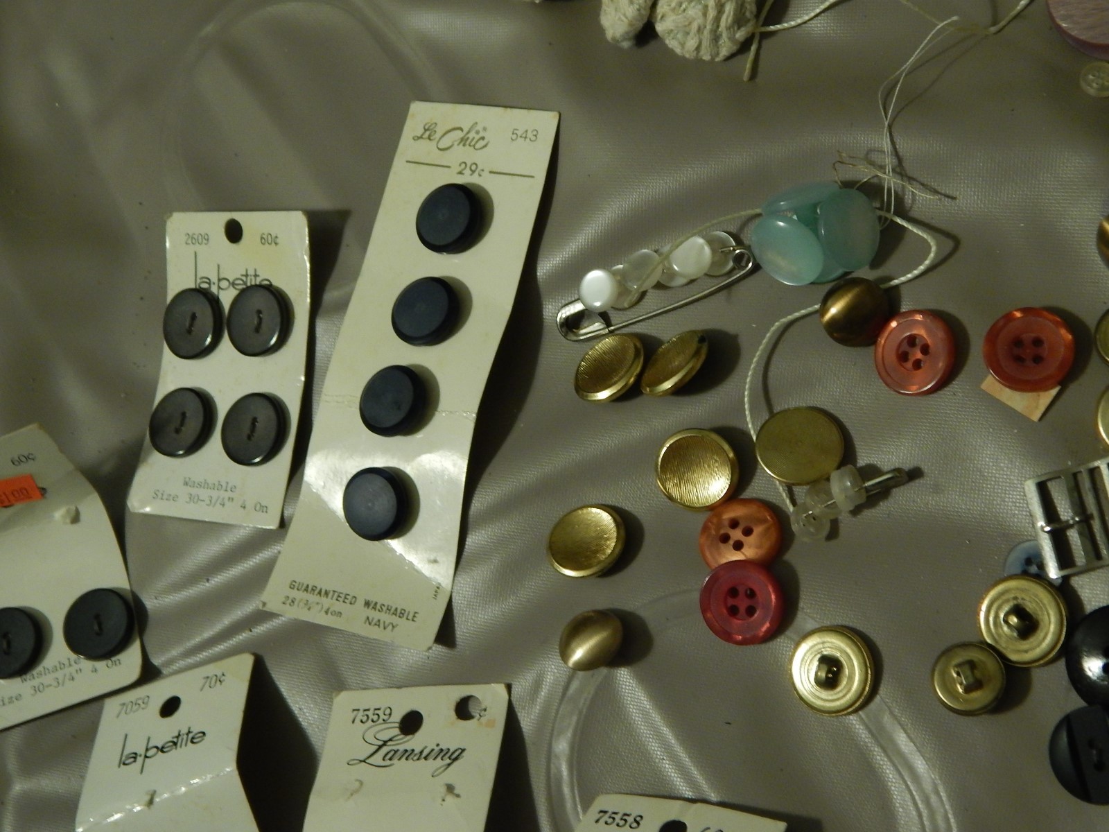 Random Mixed LOT (Wristwatch Band - Buttons) Gold, Metallic, Cloth [Crafts_Etc]