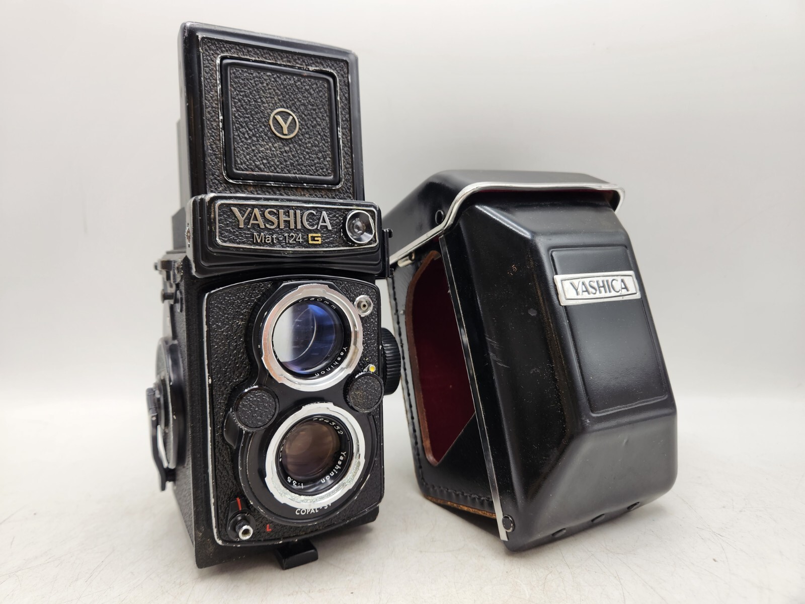 Vintage Yashica Mat 124 G Medium Format TLR Camera Yashinon Vintage Yashica Mat 124 G Medium Format TLR Camera Yashinon