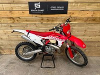 GAS GAS EC 300 2022 ENDURO BIKE ROAD REGISTERED PX TO CLEAR