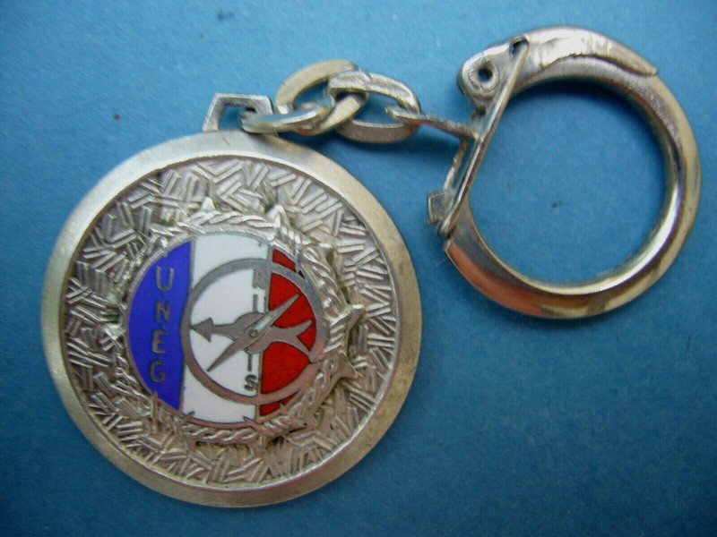 Porte ClÃ©S - Militaria  Insigne Ã©MaillÃ©  Uneg  Union Nationale EvadÃ©S De Guerre
