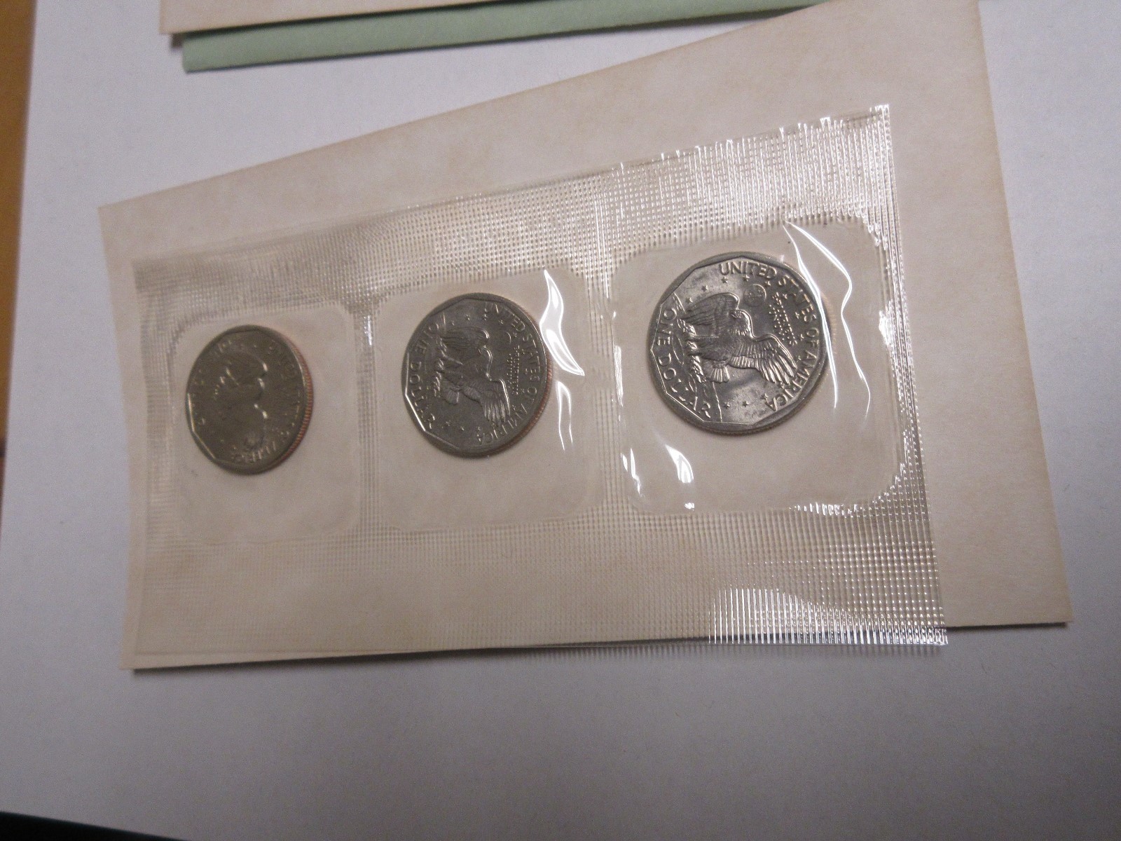 1979 US Mint Susan B. Anthony Dollar 3 Coin Souvenir Set  Lot of 5 Sets