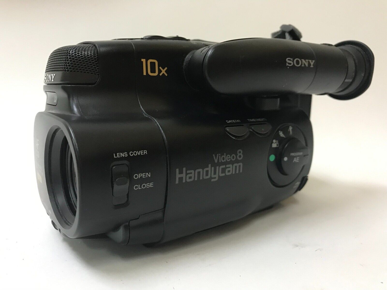 Sony Handycam CCD-TR40 8mm Camcorder For Parts Not Working Sony Handycam CCD-TR40 8mm Camcorder For Parts Not Working