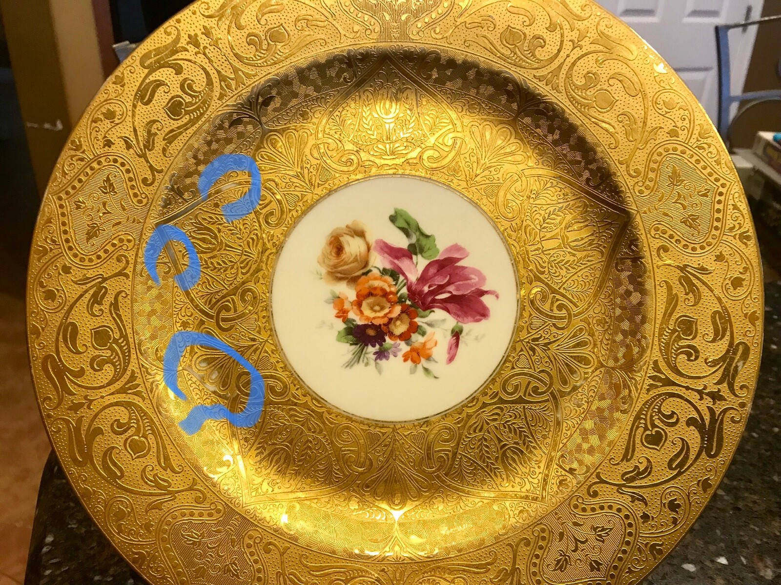 Vtg Hutschenreuther Selb Bavaria Heavy Gold Encrusted 10 7/8 Dinner Plate Floral