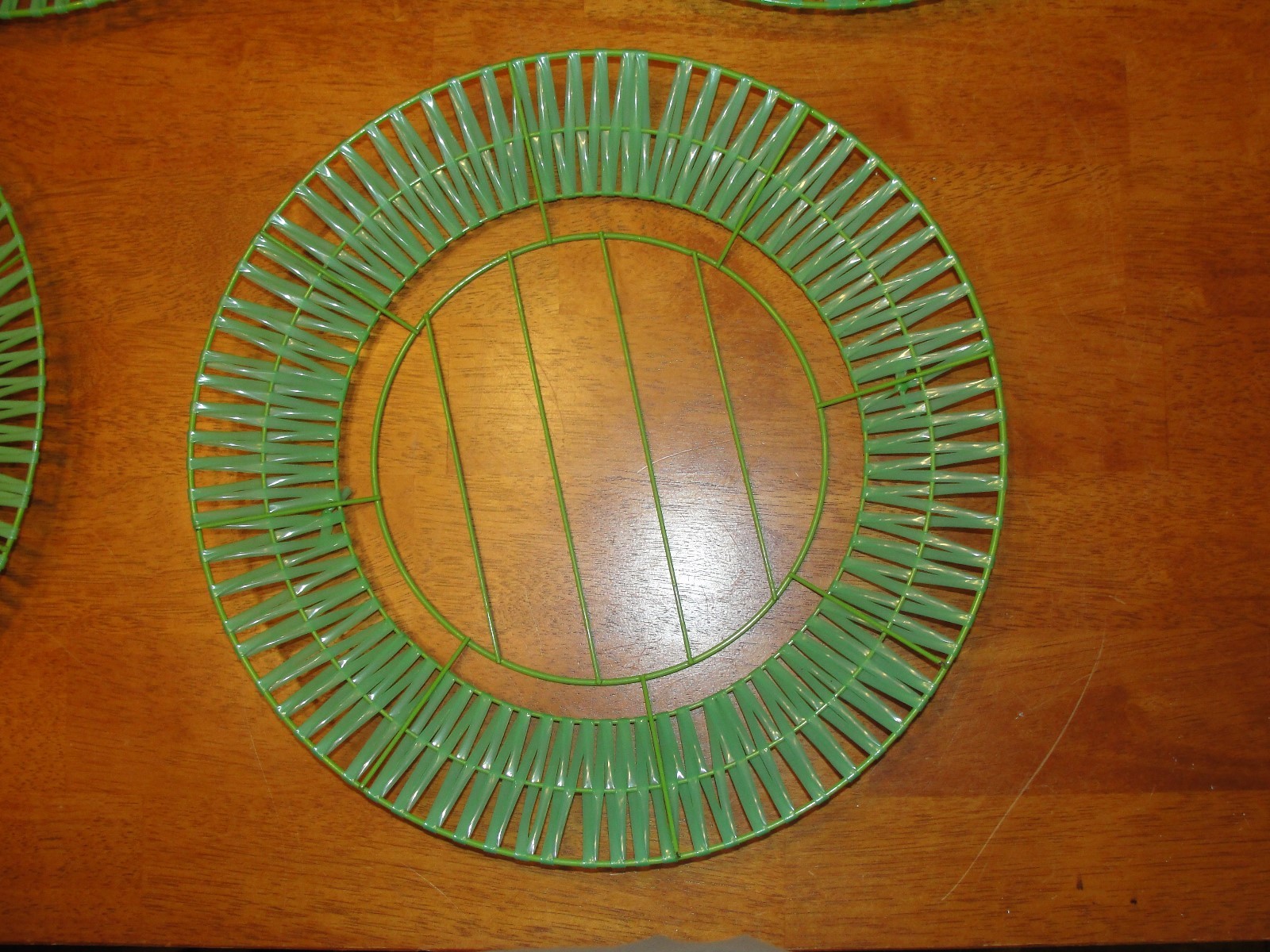 Lot 4 Vintage Metal/Plastic Paper Plate Holders Picnic Serving Trays Retro Rare