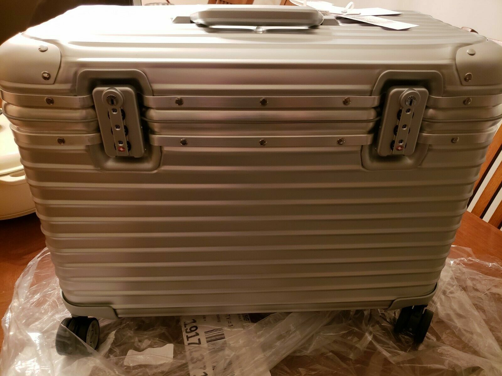 RIMOWA Topas Pilot 37 L Multiwheel Spinner Suitcase | eBay RIMOWA Topas Pilot 37 L Multiwheel Spinner Suitcase | eBay
