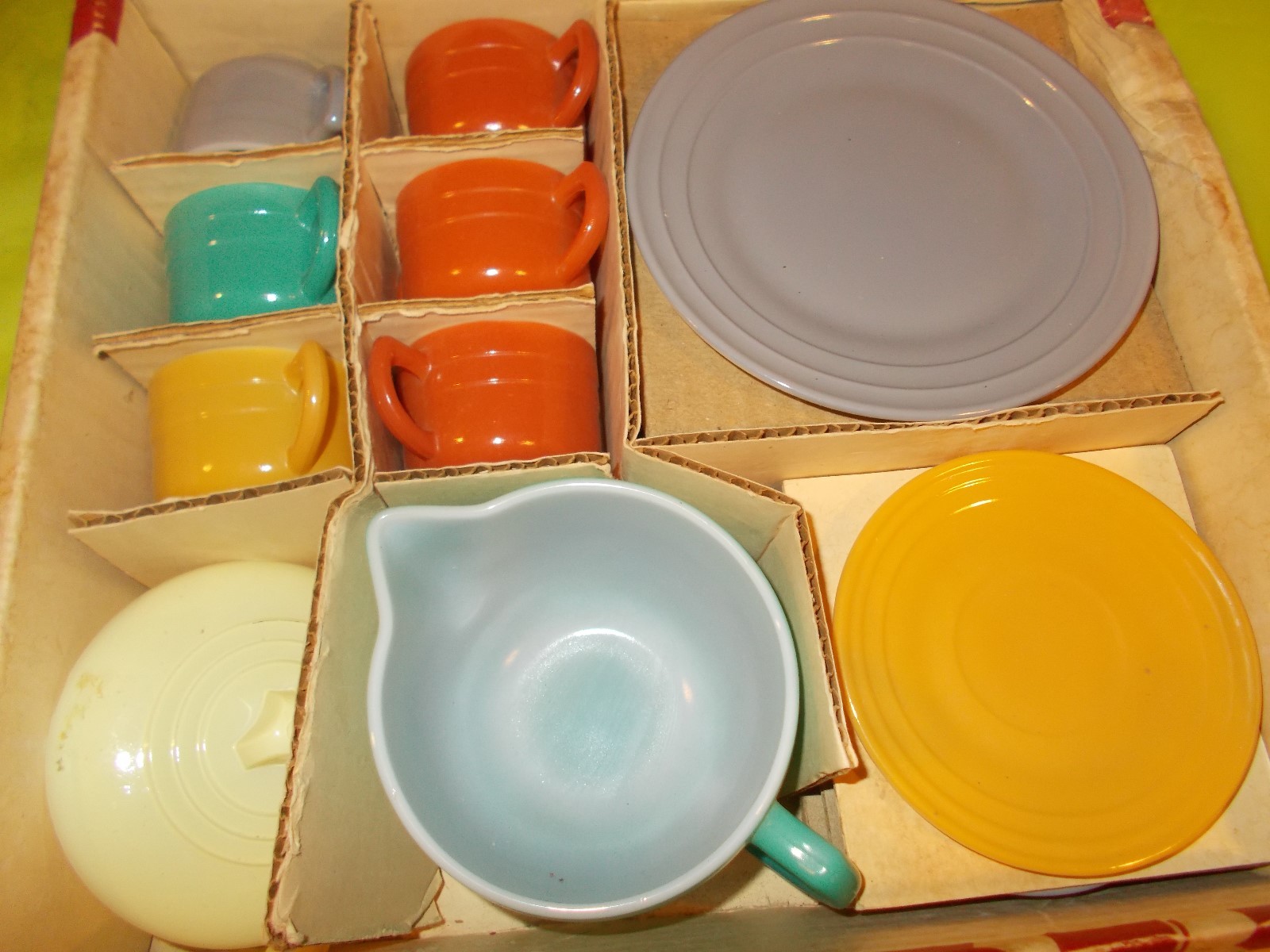 1945 LITTLE HOSTESS PLAY SET 