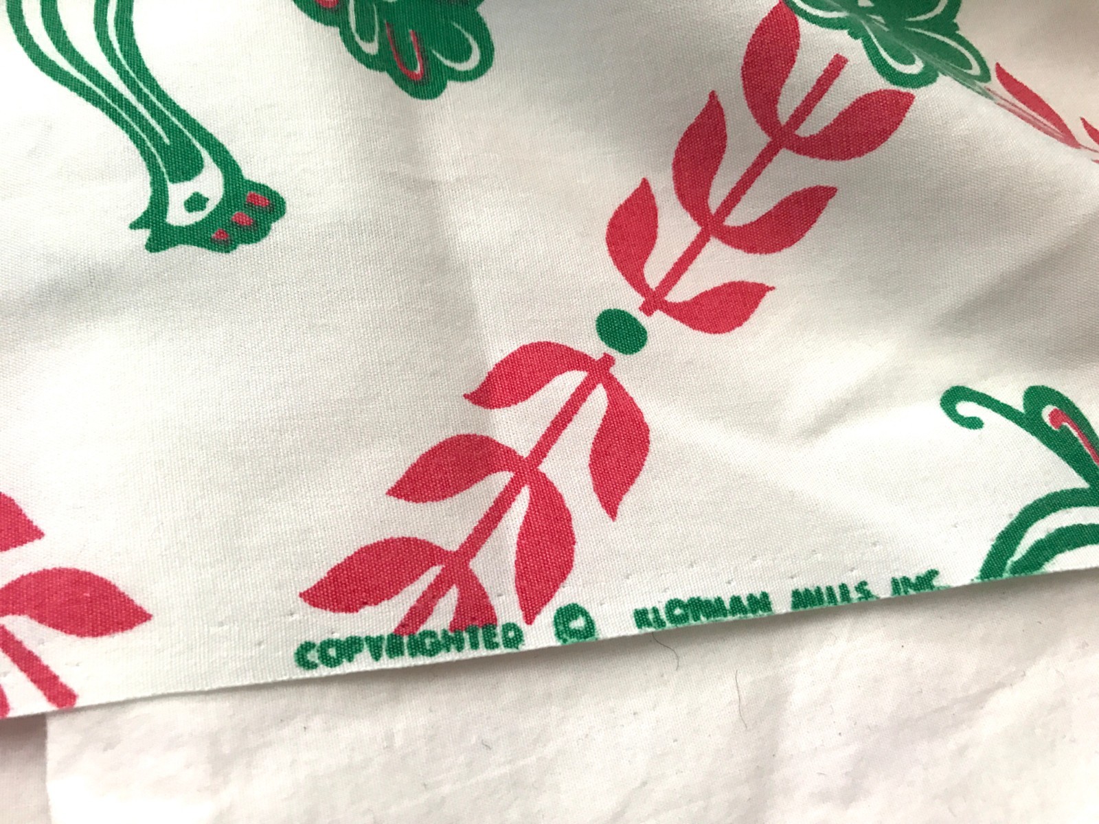 Vintage Novelty Print/Home Dec Fabric Red/Green Chickens Roosters Klopman Mills