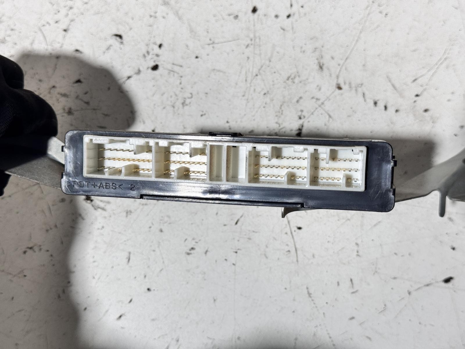 Toyota Prado ABS / TRC / VSC Module KZJ120 02/2003-10/2009 - thumbnail 2