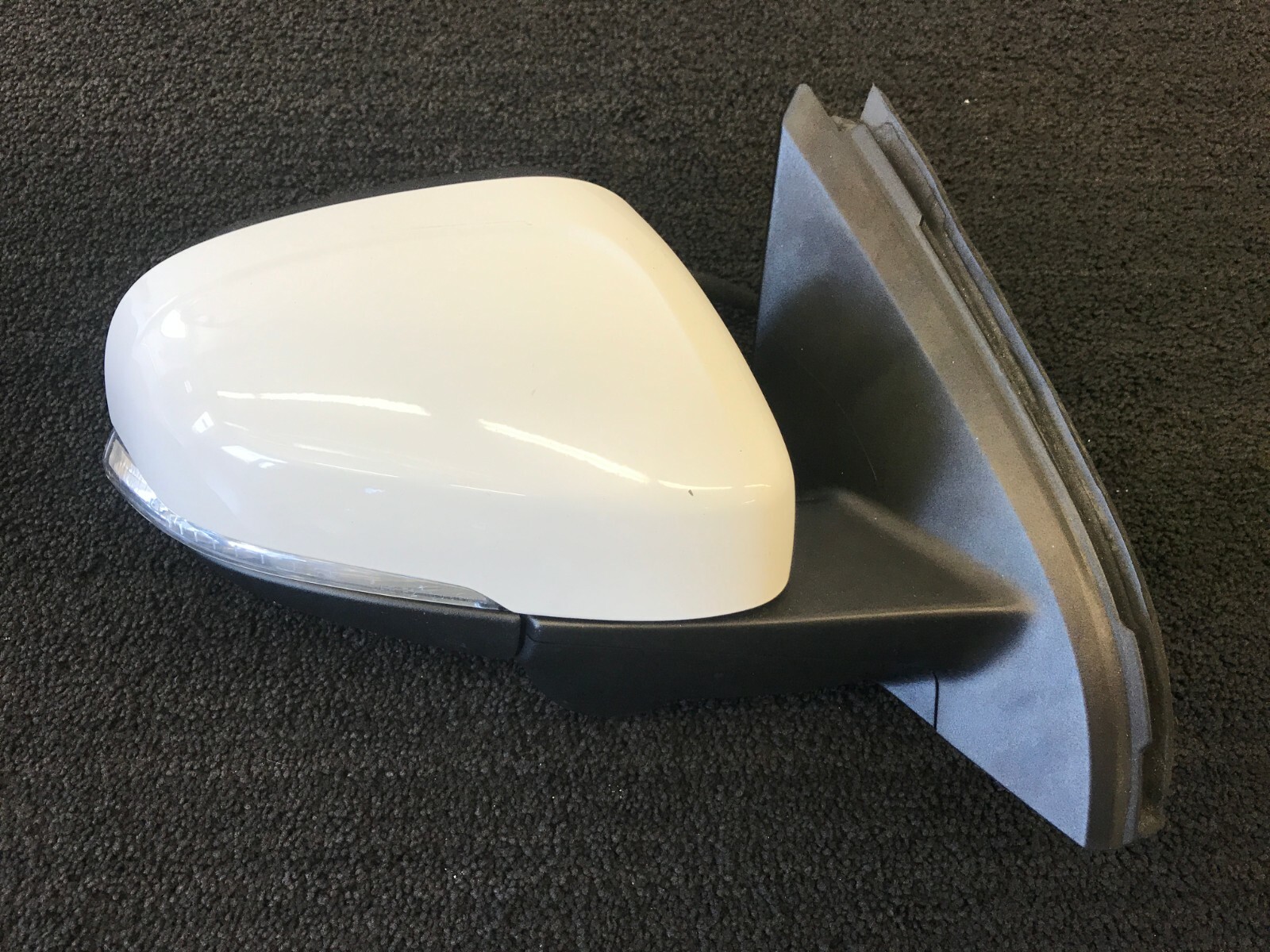 11-13 Volvo S60 Right Passenger Side View Mirror W/ BLIS 614