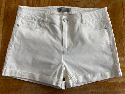 Vero Moda Cream Shorts Large
