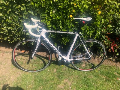 Focus Izalco pro 3.0 compact road bike less than 100 miles from new.