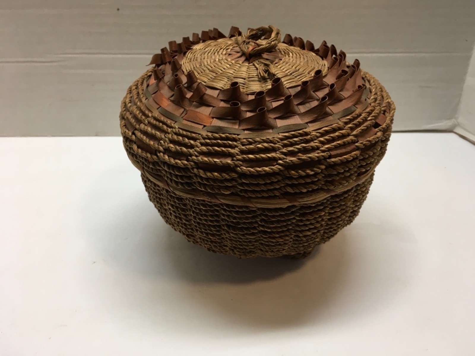 Vintage Handmade Sweet Grass Basket With Porcupine Curls Cover Sewing Basket