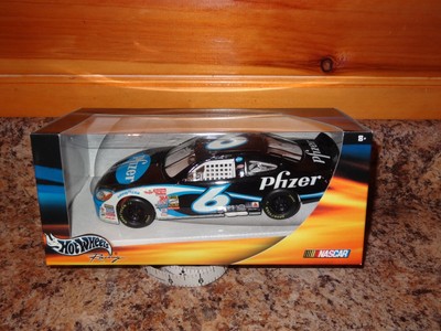 Nascar Hot Wheels Racing 2000 diecast 1:24 #6 Mark Martin Pfizer