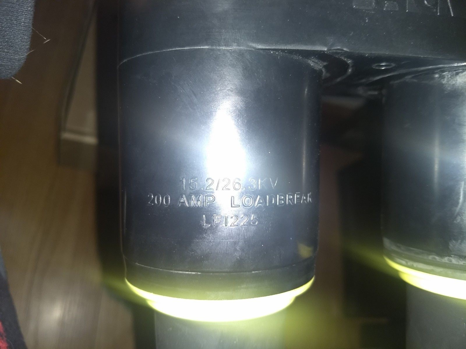 COOPER LOADBREAK ROTATABLE FEEDTHRU 25KV CLASS 200 AMP LFI225 15.2/26.3KV