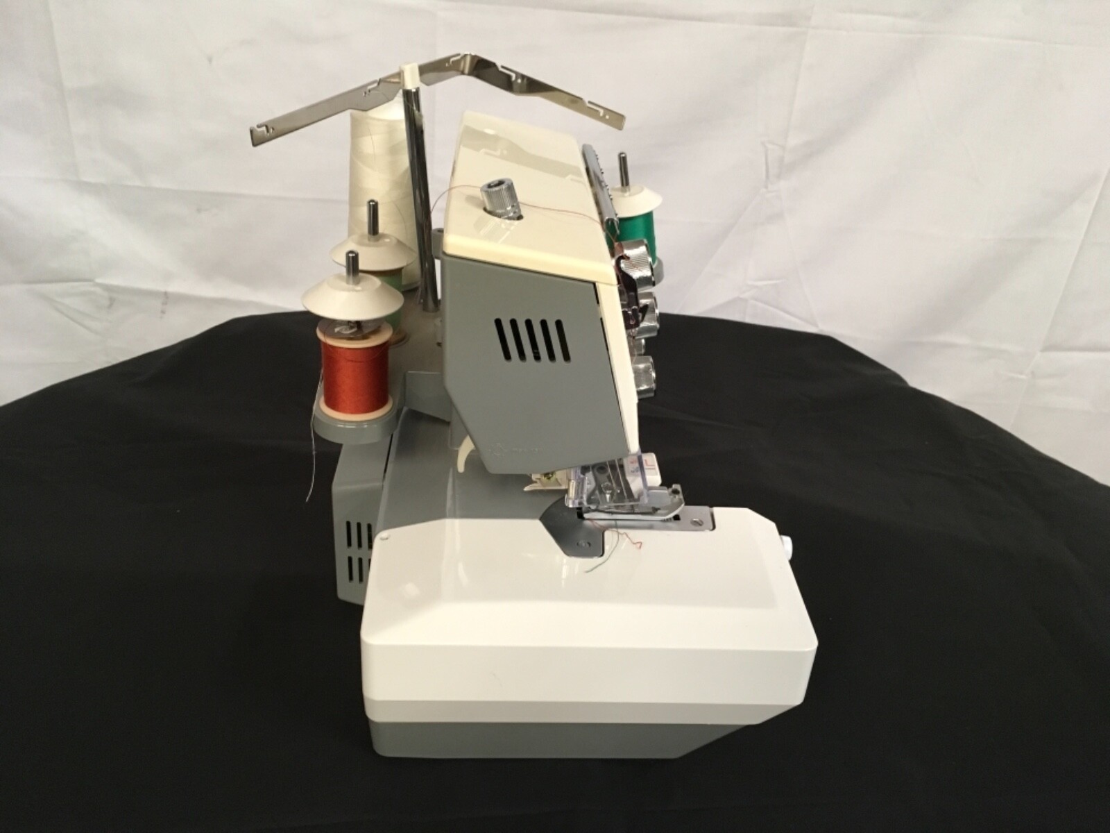 Elena Lock L5 serger sewing machine