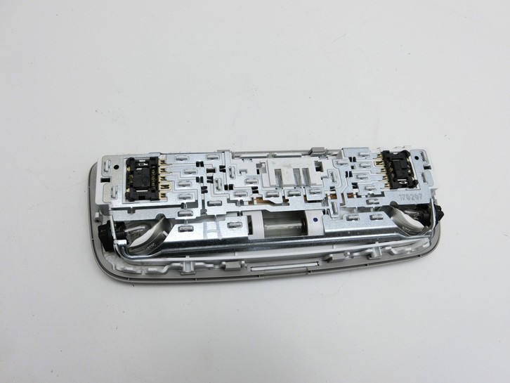 Mercedes S212 E350d 13-16 Innenleuchte Innenraumleuchte Hinten Mercedes S212 E350d 13-16 18.02.2010 A2128205001... Vorschau 3