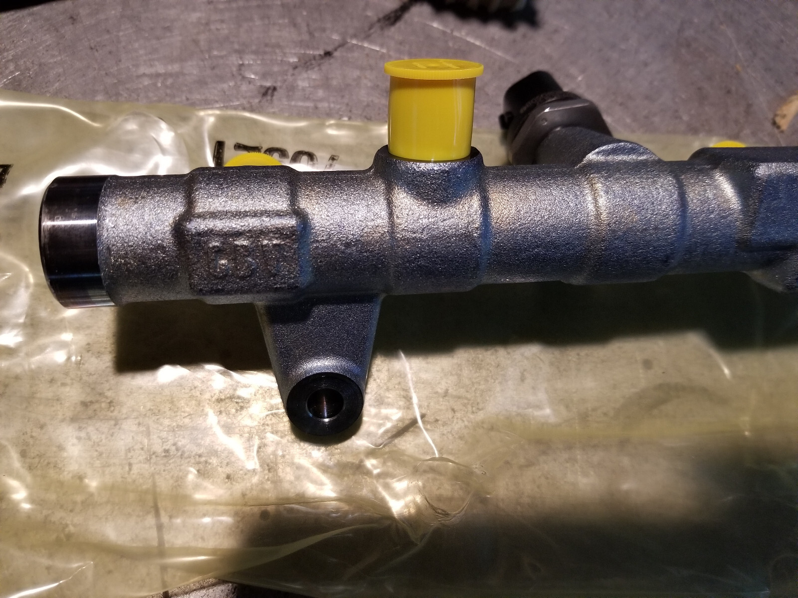 OEM Cummins Bosch 0445226167 5348915 Fuel Rail - Picture 8 of 11