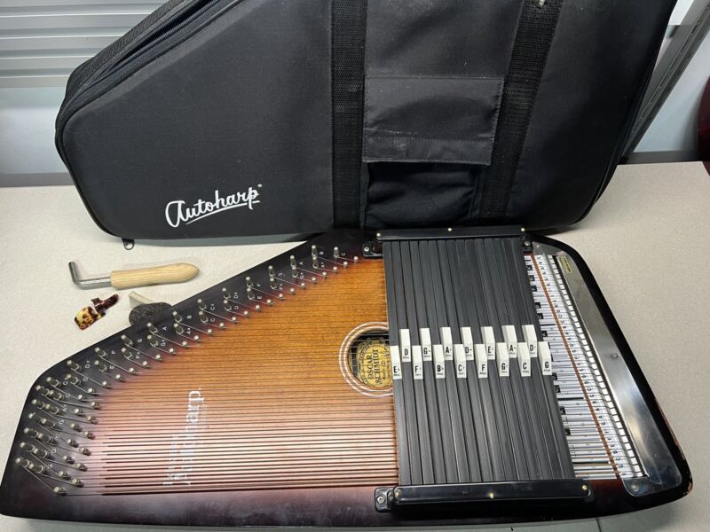 Educator Autoharp Oscar Schmidt 15 Chord 36 String with Case - Good Condition