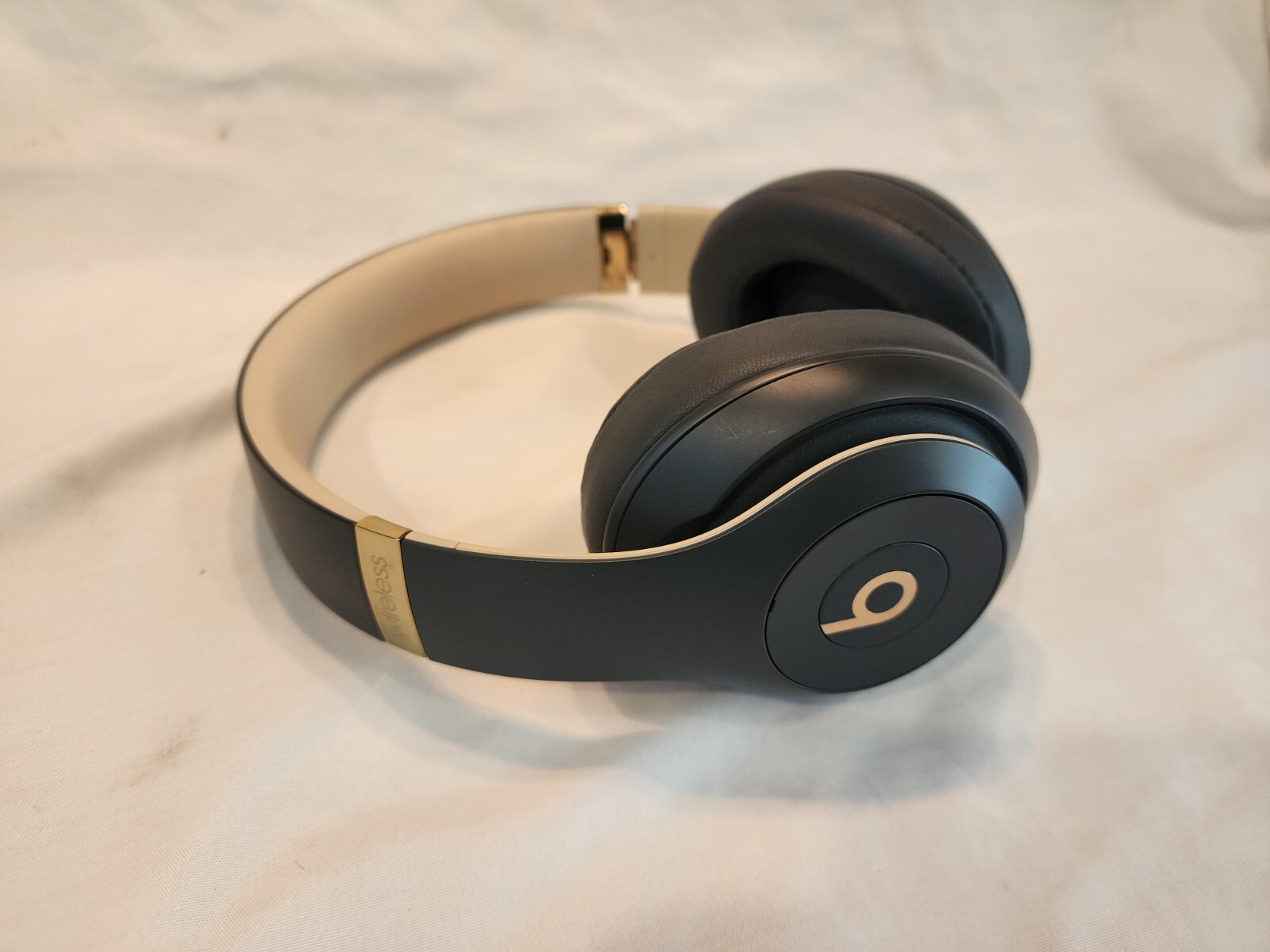 Original SHADOW GRAY Beats Studio3 Wireless Headphones wth Original SHADOW GRAY Beats Studio3 Wireless Headphones wth