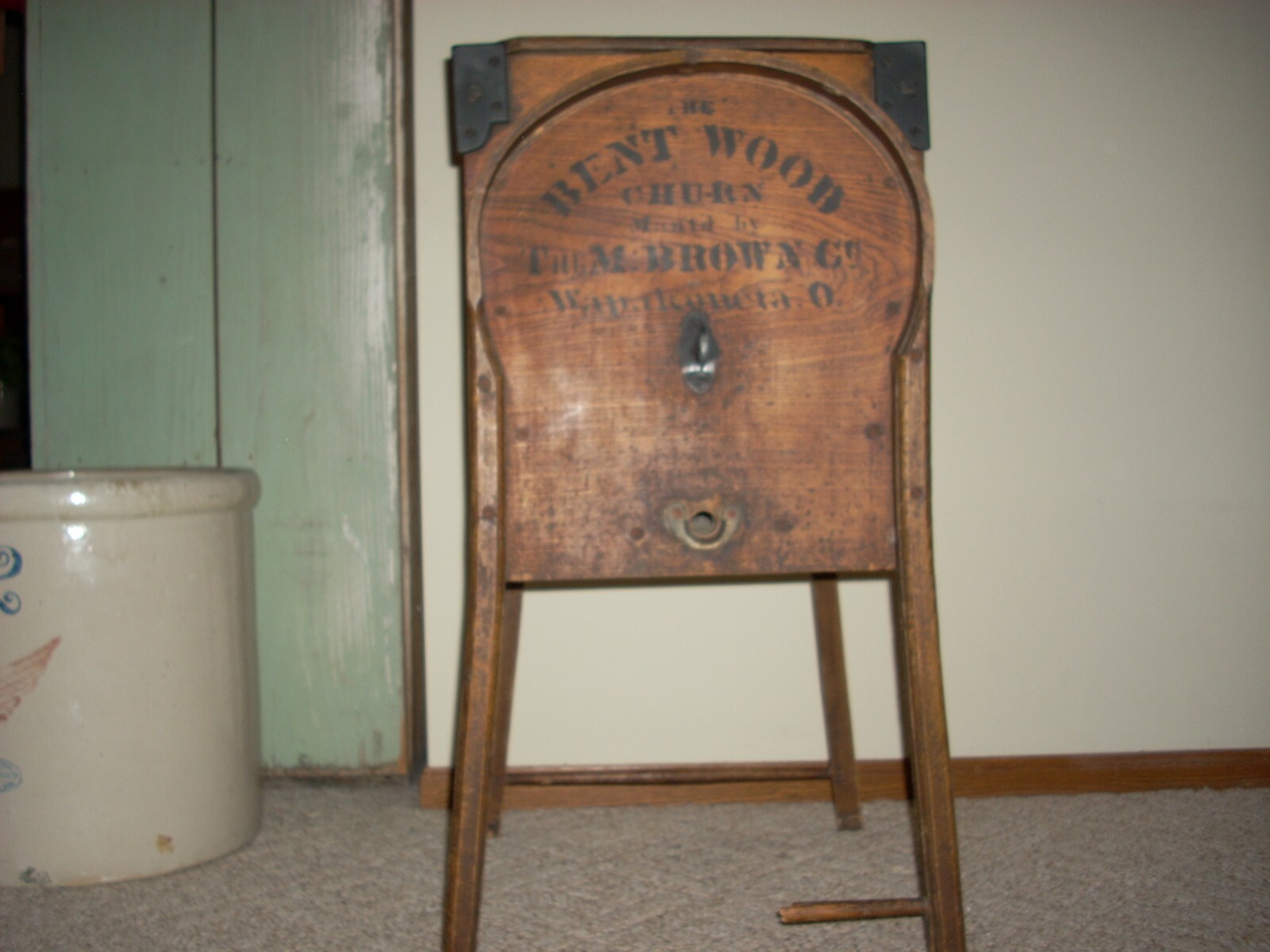 ANTIQUE WOODEN PRIMITIVE BUTTER CHURN