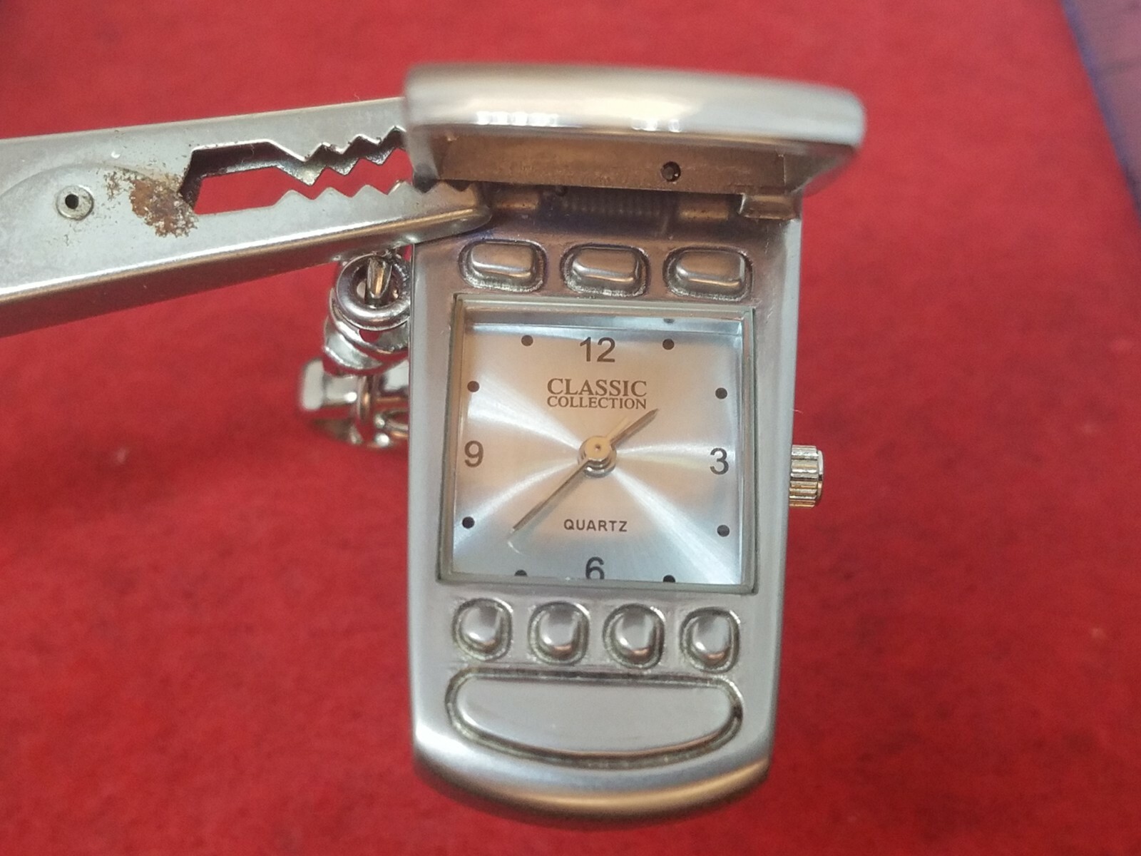 VINTAGE CELL FLIP PHONE WATCH SILVER MOTOROLA DESIGN WORKING ORDER NEW BATTERY