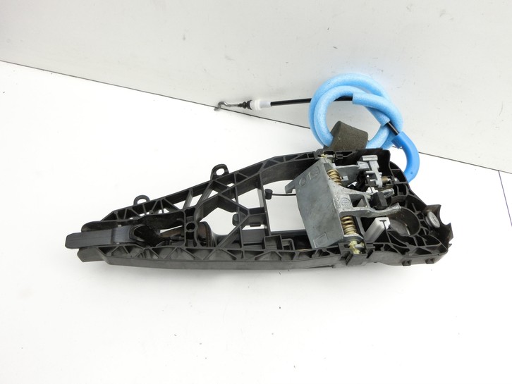 BMW F45 218d 14-18 Türgriff Griff aussen Links Hinten 668 BMW F45 218d 14-18 21.09.2017 7396305 51217396305 gebraucht Vorschau 5