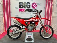 Gas Gas MCF 450 2022 - 45 hours - Akropovic Pipe & Titanium Pegs