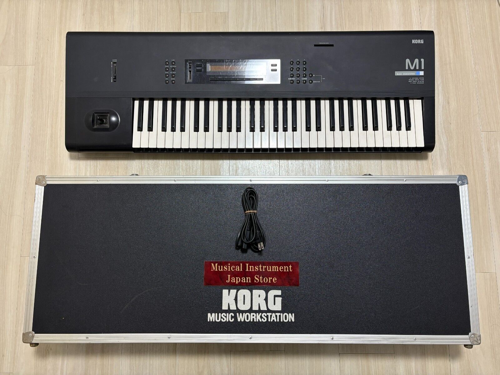 Korg M1 61-Key Digital Keyboard Synthesizer with Hard Case Korg M1 61-Key Digital Keyboard Synthesizer with Hard Case