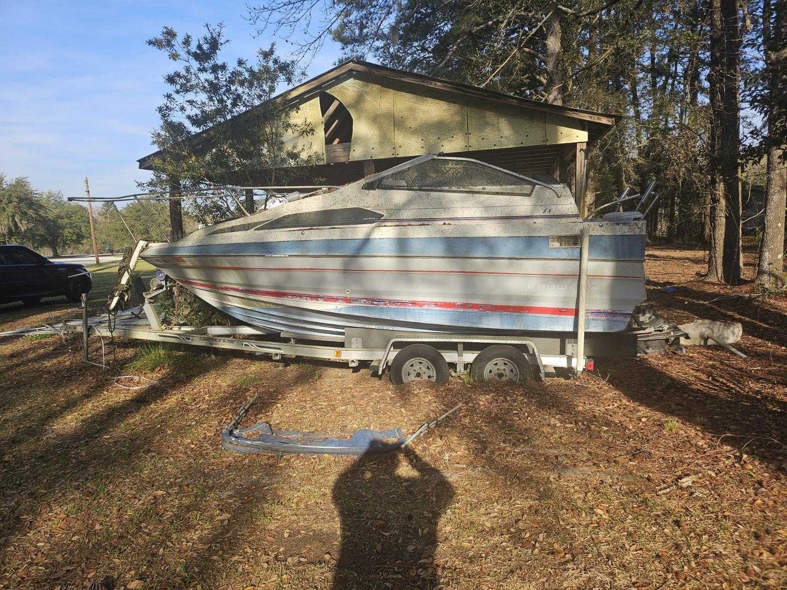 1989 Bayliner 20' Boat Located In Moncks Corner, Sc Has Trailer