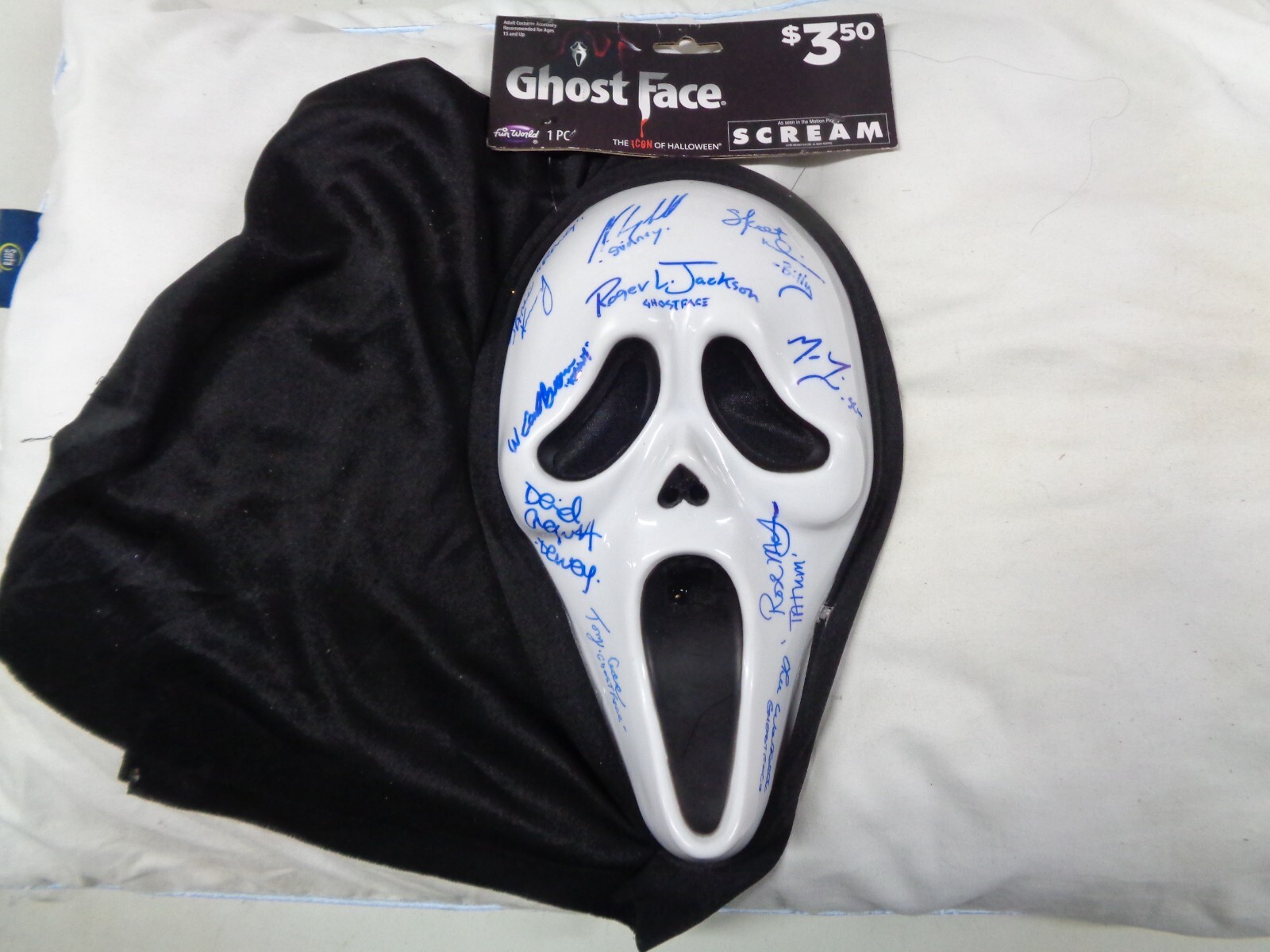10x Cast Signed Wes Craven Scream Mask Neve Skeet Kennedy 10x Cast Signed Wes Craven Scream Mask Neve Skeet Kennedy