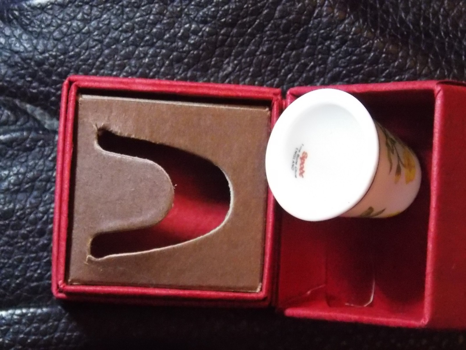 BUTTERCUP SPODE ENGLAND THIMBLE from the COLLECTORS CLUb 1986 nib