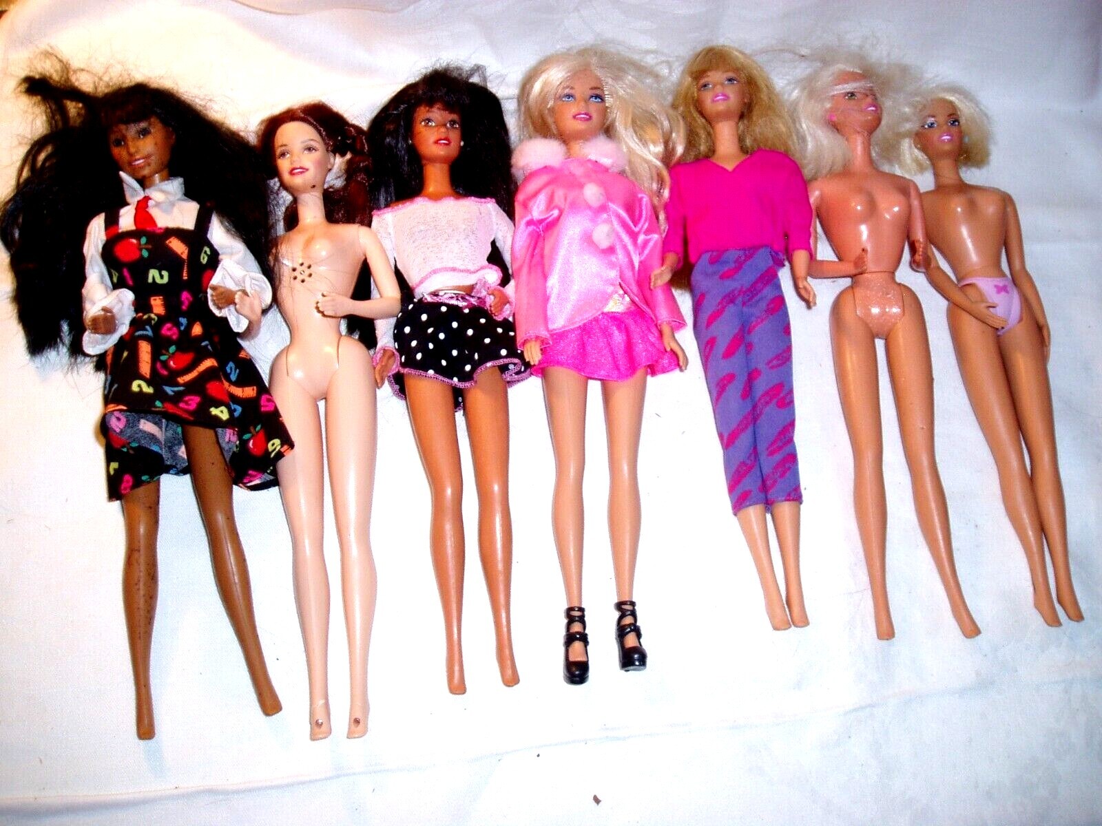 その他 JOIE DE VIVRE Barbie Doll Mattel Inc Lot of 6, 1966 Barbies, Radio and Clothes SKU