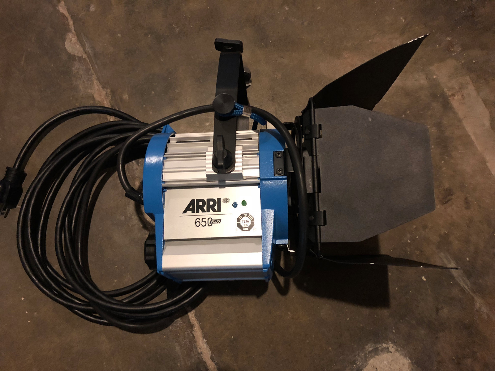 Arri 150/300/650 Compact Fresnel Kit with gels, spare bulbs & dimmer