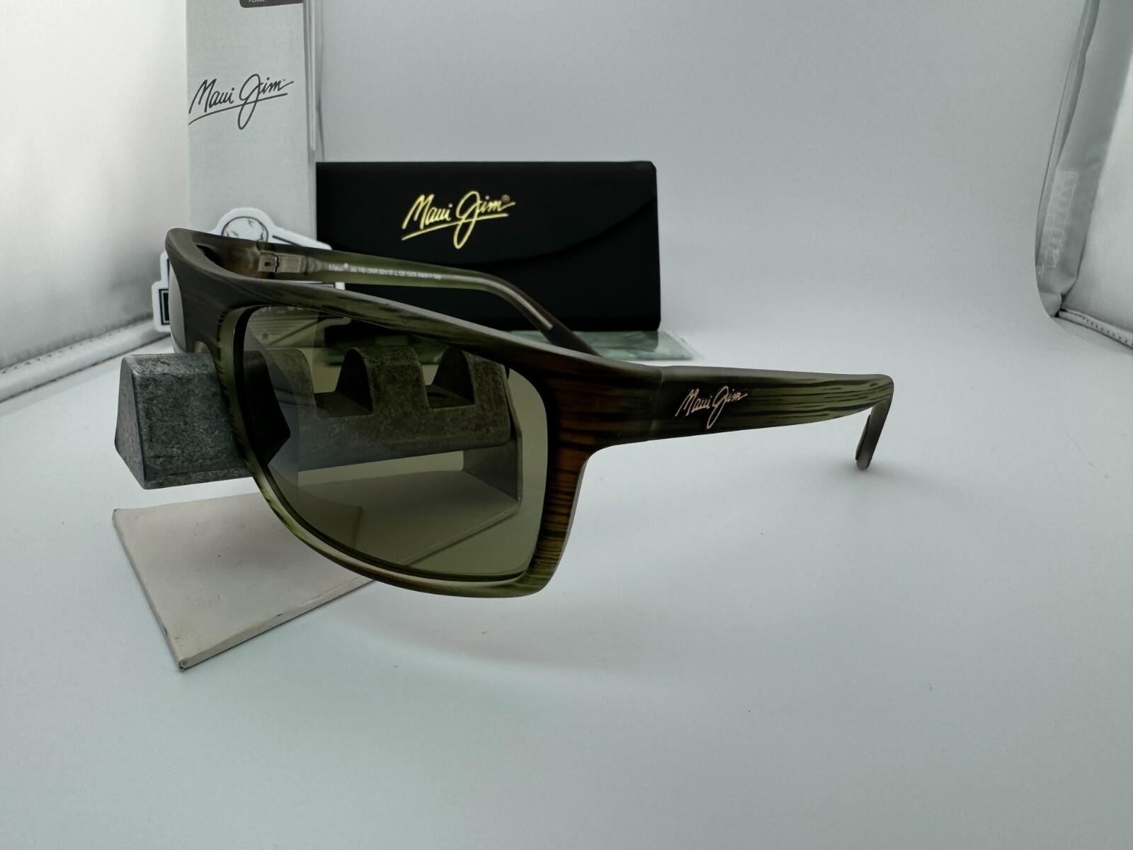 Pre-owned Maui Jim Byron Bay Mj 746-15mr Matte Green Stripe Maui Ht Polarized Sunglasses
