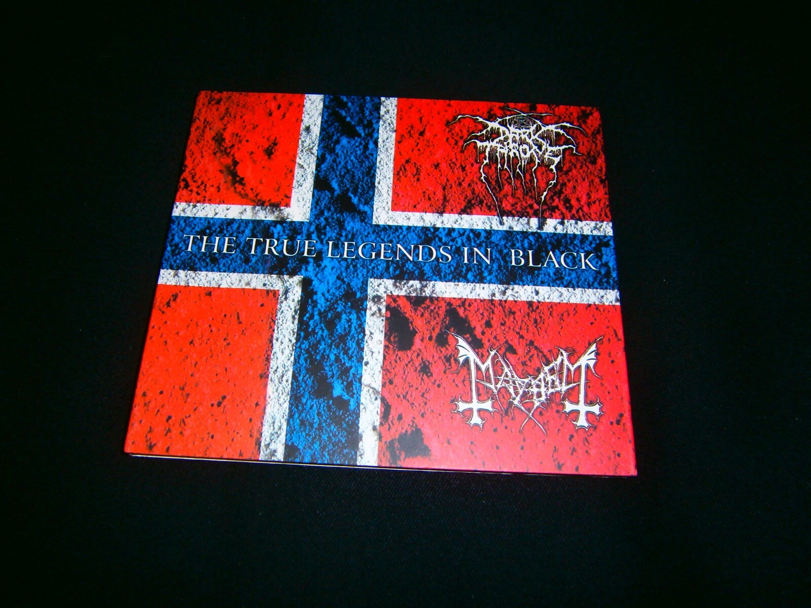 DARKTHRONE / MAYHEM - The True Legends in Black. Digipak CD DARKTHRONE / MAYHEM - The True Legends in Black. Digipak CD
