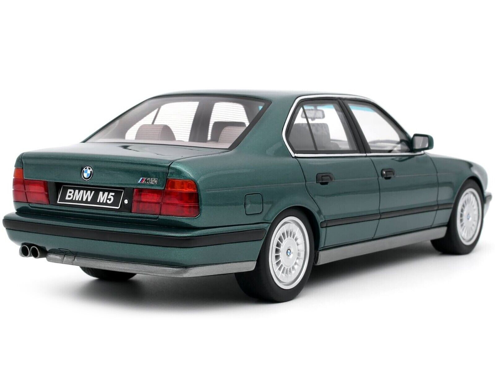 BMW M5 (E34) 1/43 スケールモデル 1/43 1989 BMW M5 E34 Schabak white diecast model car 5er 5